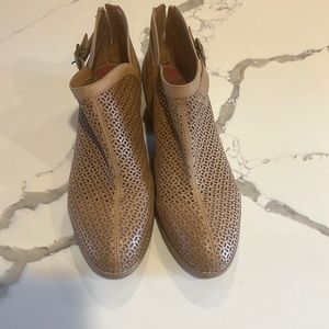Comfortiva anckle booties